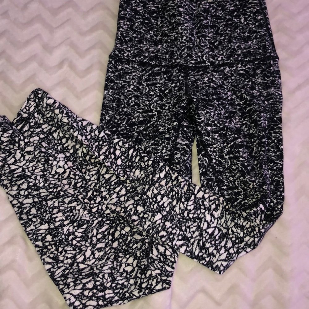 SIZE 6 LULULEMON LEGGINGS!